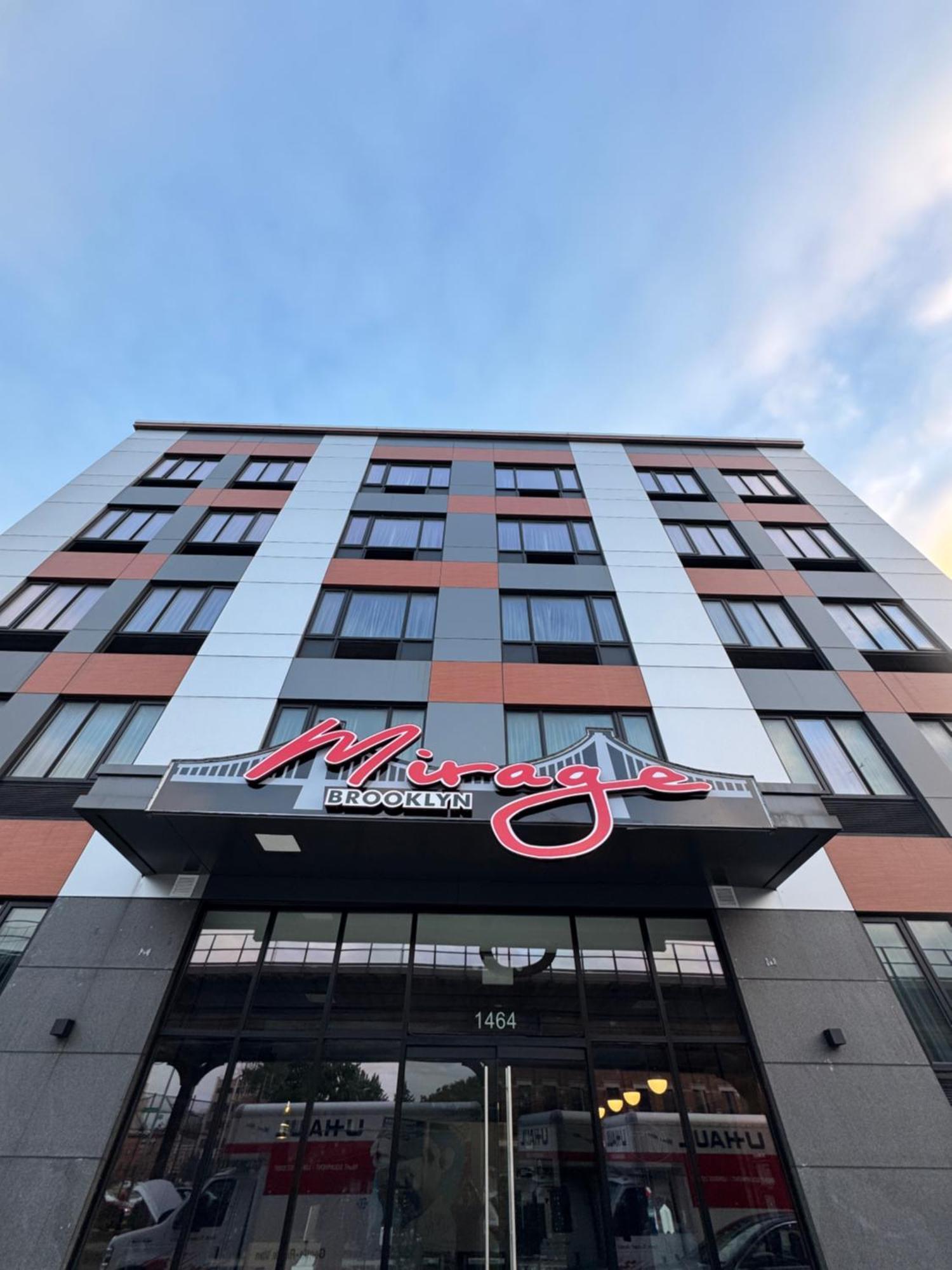 Hotel Mirage Brooklyn New York Exterior photo